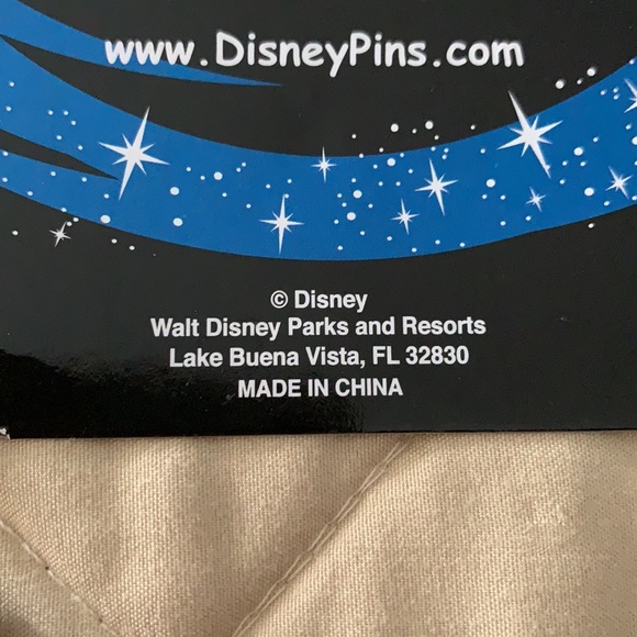 New Disney Theme Parks Pin set - rare 2007 - Picture 10 of 15